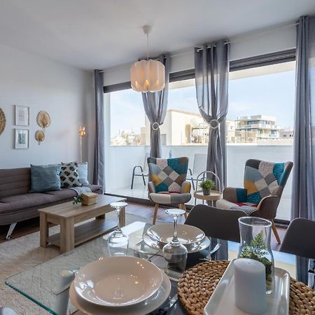 Livia Studio Apartment In Larnaca Extérieur photo