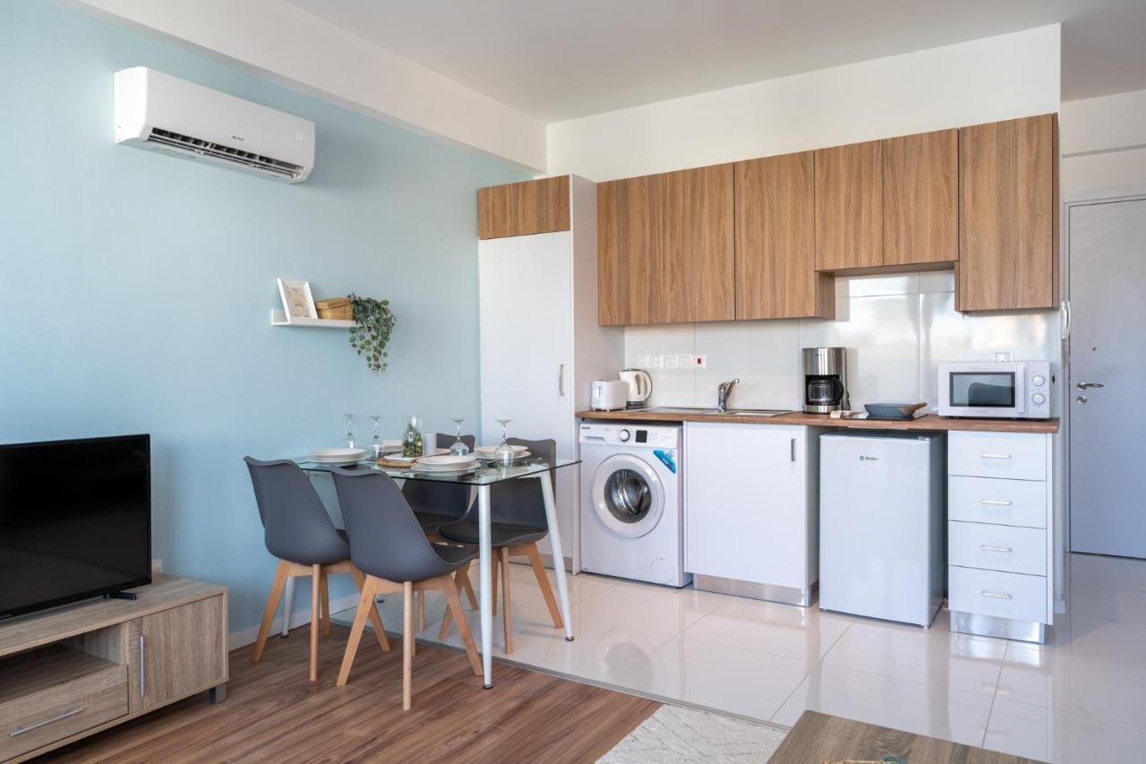Livia Studio Apartment In Larnaca Extérieur photo