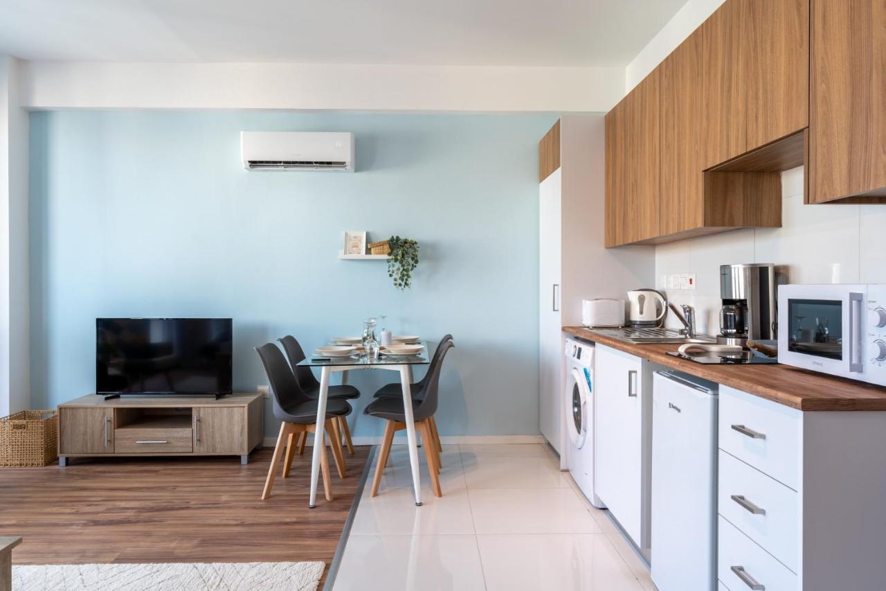 Livia Studio Apartment In Larnaca Extérieur photo