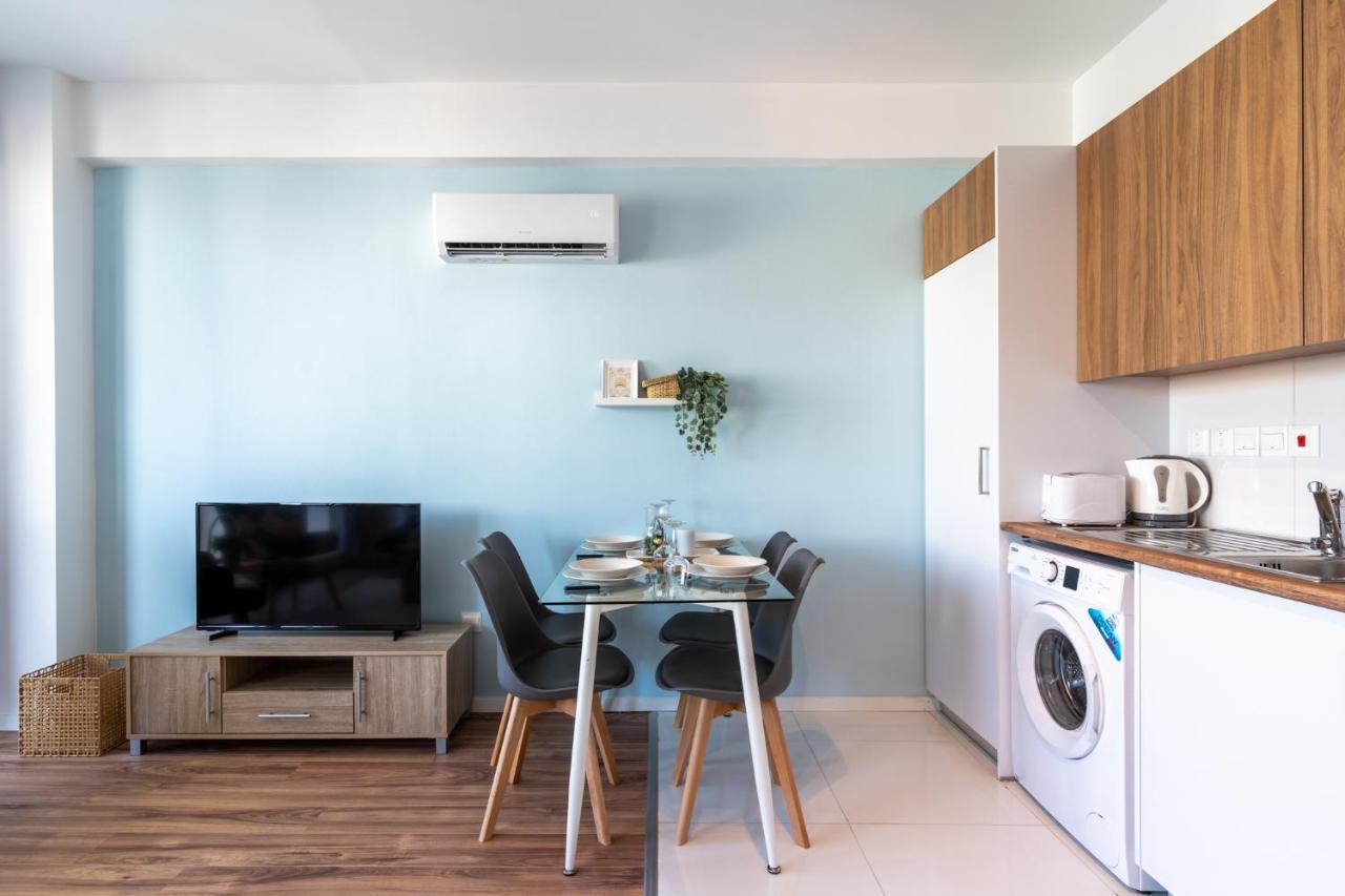 Livia Studio Apartment In Larnaca Extérieur photo