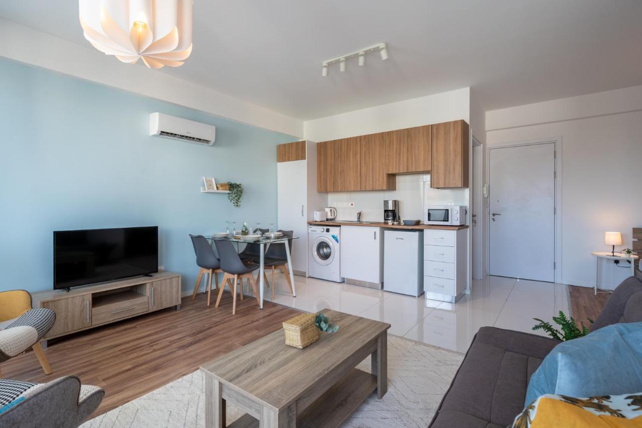Livia Studio Apartment In Larnaca Extérieur photo