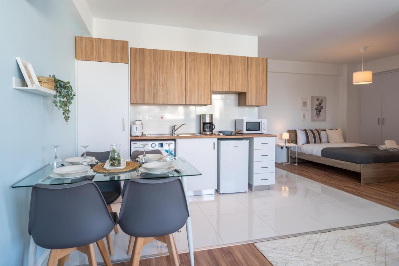 Livia Studio Apartment In Larnaca Extérieur photo