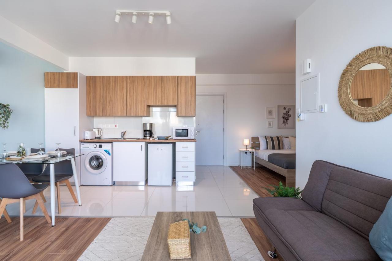 Livia Studio Apartment In Larnaca Extérieur photo